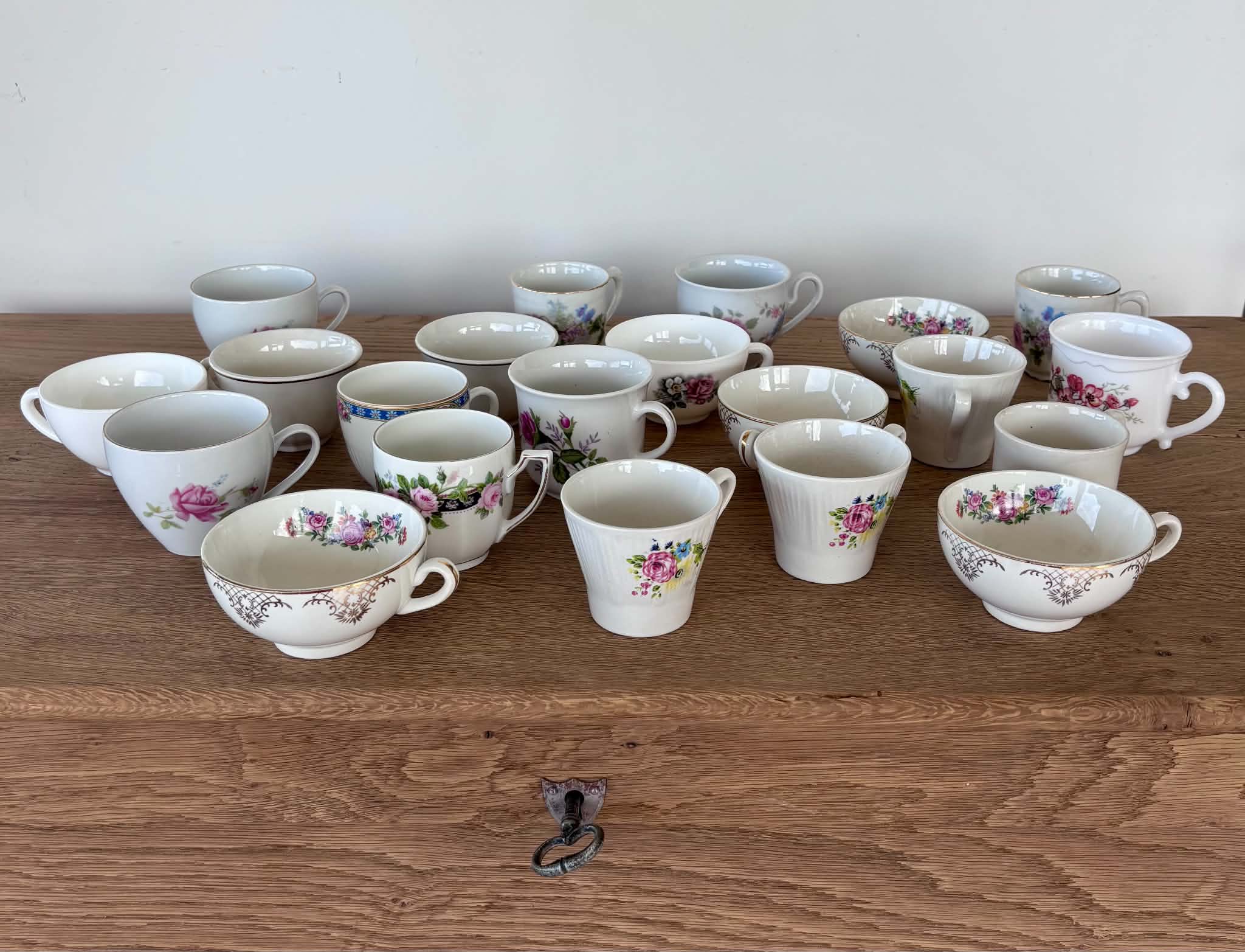 Tasses à café dépareillées 